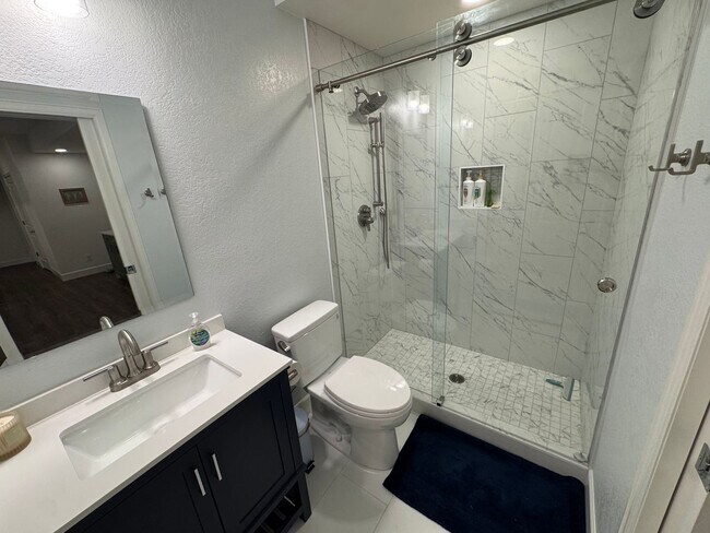 Building Photo - Modern & Light-Filled Home in Central Park – Prime Location