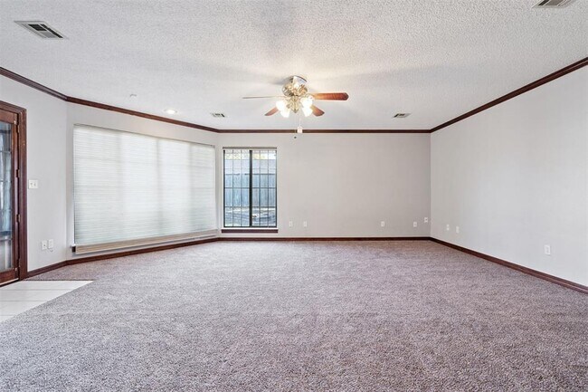 Building Photo - 805 Arlington Dr