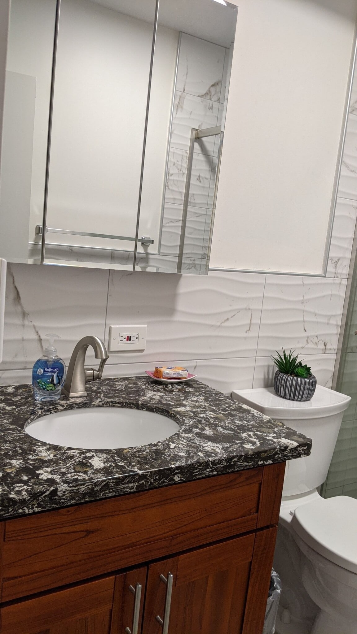 Building Photo - 2353 Dole St