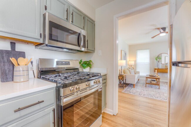 Building Photo - 548 N 6th St