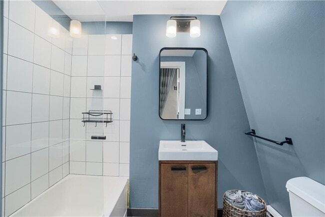 Building Photo - 35 Pelham St