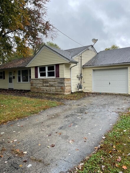 Building Photo - 9215 ARISTIDES DR