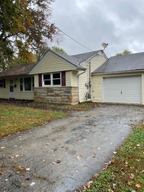 Building Photo - 9215 ARISTIDES DR