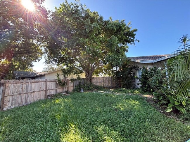 Building Photo - 526 Belmist Ct