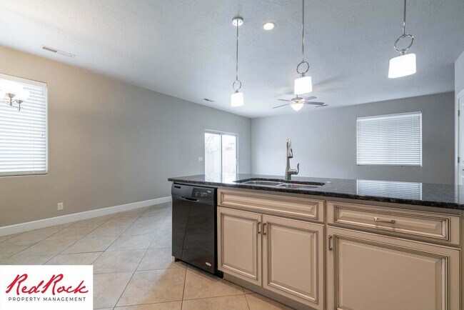 Building Photo - 4 Bedroom Home Near Golf Courses In St. George