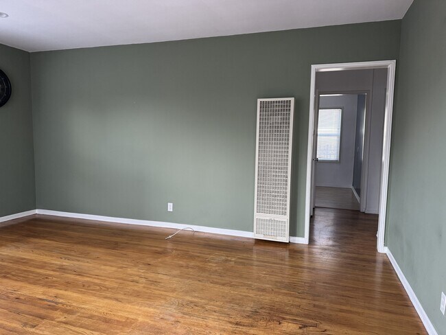 Building Photo - 3736 S Bentley Ave