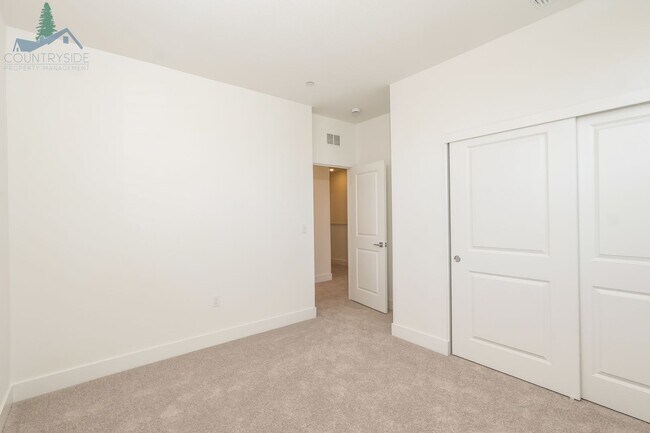 Building Photo - 2824 Wrangell St
