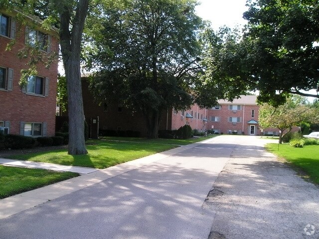 Building - Brockway Court Apartments