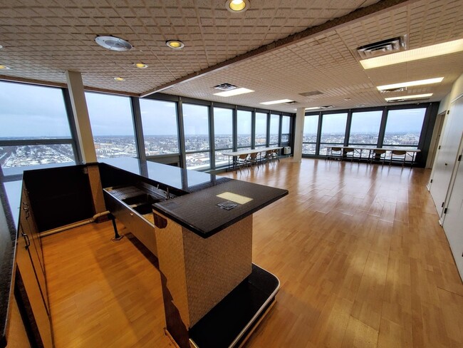 18th floor penthouse with downtown views - 7234 W North Ave