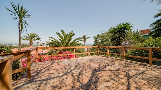 Yard Deck - 3742 Bluff Pl