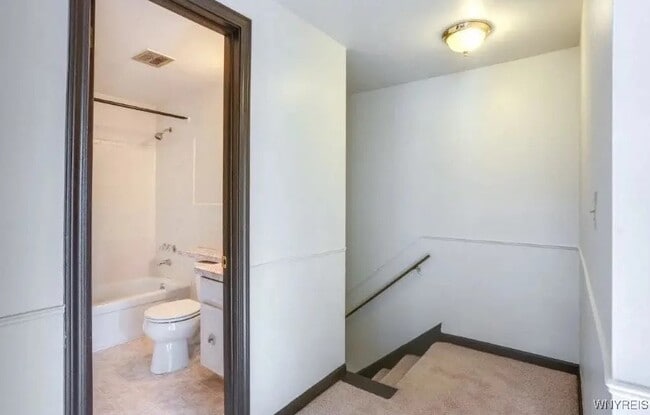 Building Photo - 22 W Summerset Ln