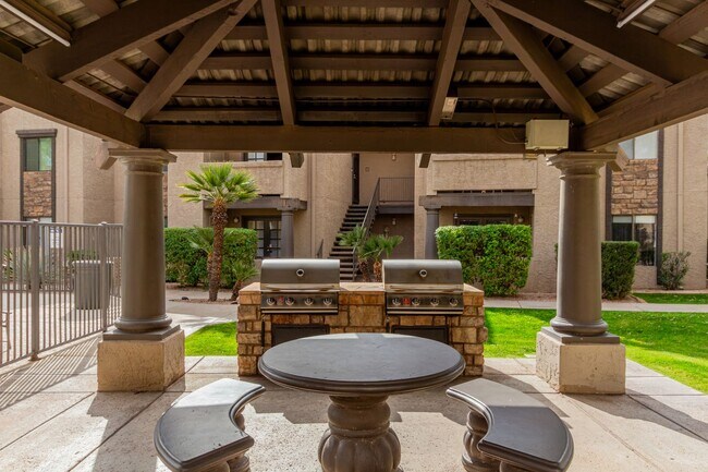 Building Photo - Bella Vita Condo-two bed, two bath in Scottsdale
