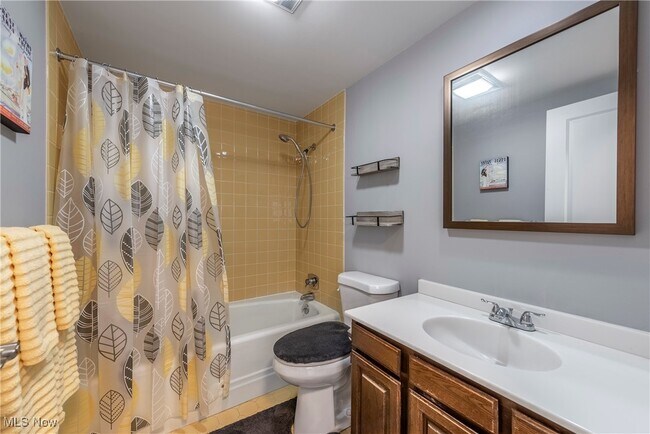 Building Photo - 12550 Lake Ave