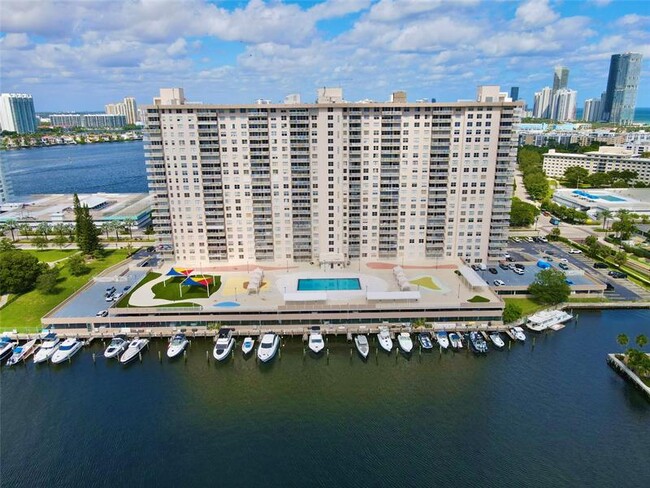 Building Photo - 250 174th St