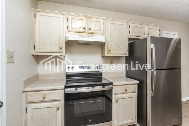 Building Photo - 5841 Hickory Cmns