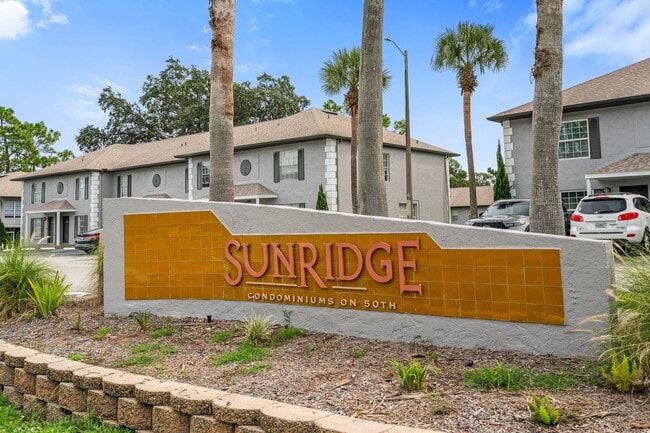 Building Photo - Beautiful Temple Terrace Townhome!