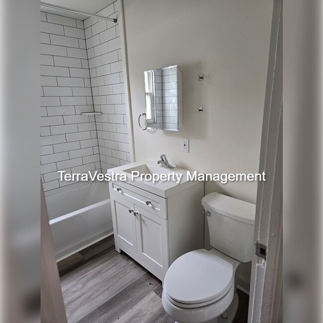 Building Photo - Renovated 3 Bed in Upper Deerfield