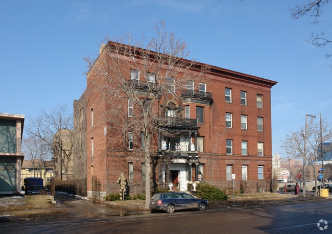Building Photo - 1800 Park Ave