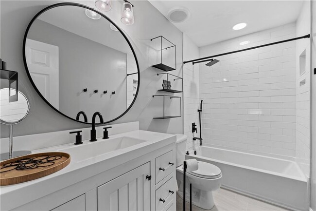 Building Photo - 4419 Silver Ridge Way SW