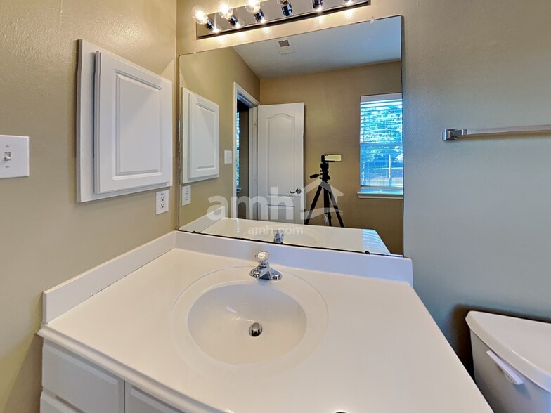 Building Photo - 12403 Fort Dupont Ln