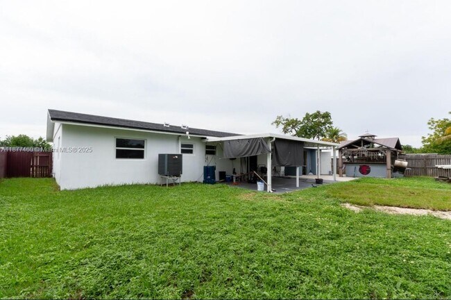 Building Photo - 15345 SW 104th Ave
