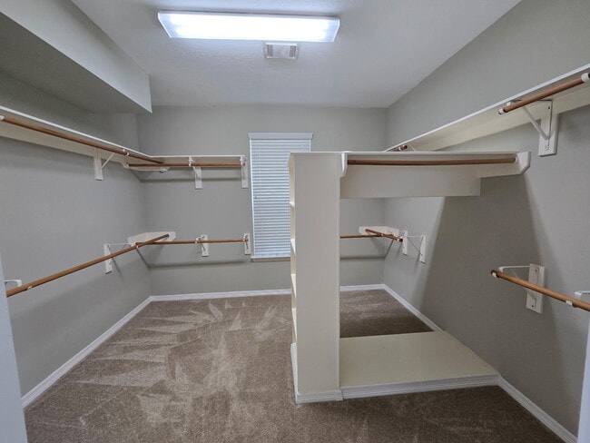 Building Photo - 2126 Blue Water Bay Dr
