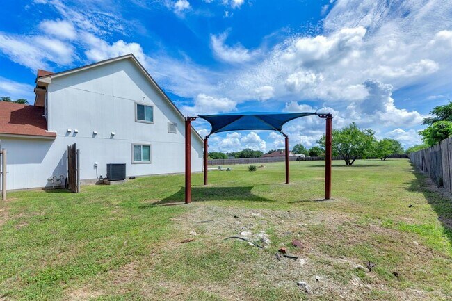 Building Photo - 131 Martin Crossing Dr