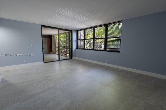 Building Photo - 20350 W Country Club Dr