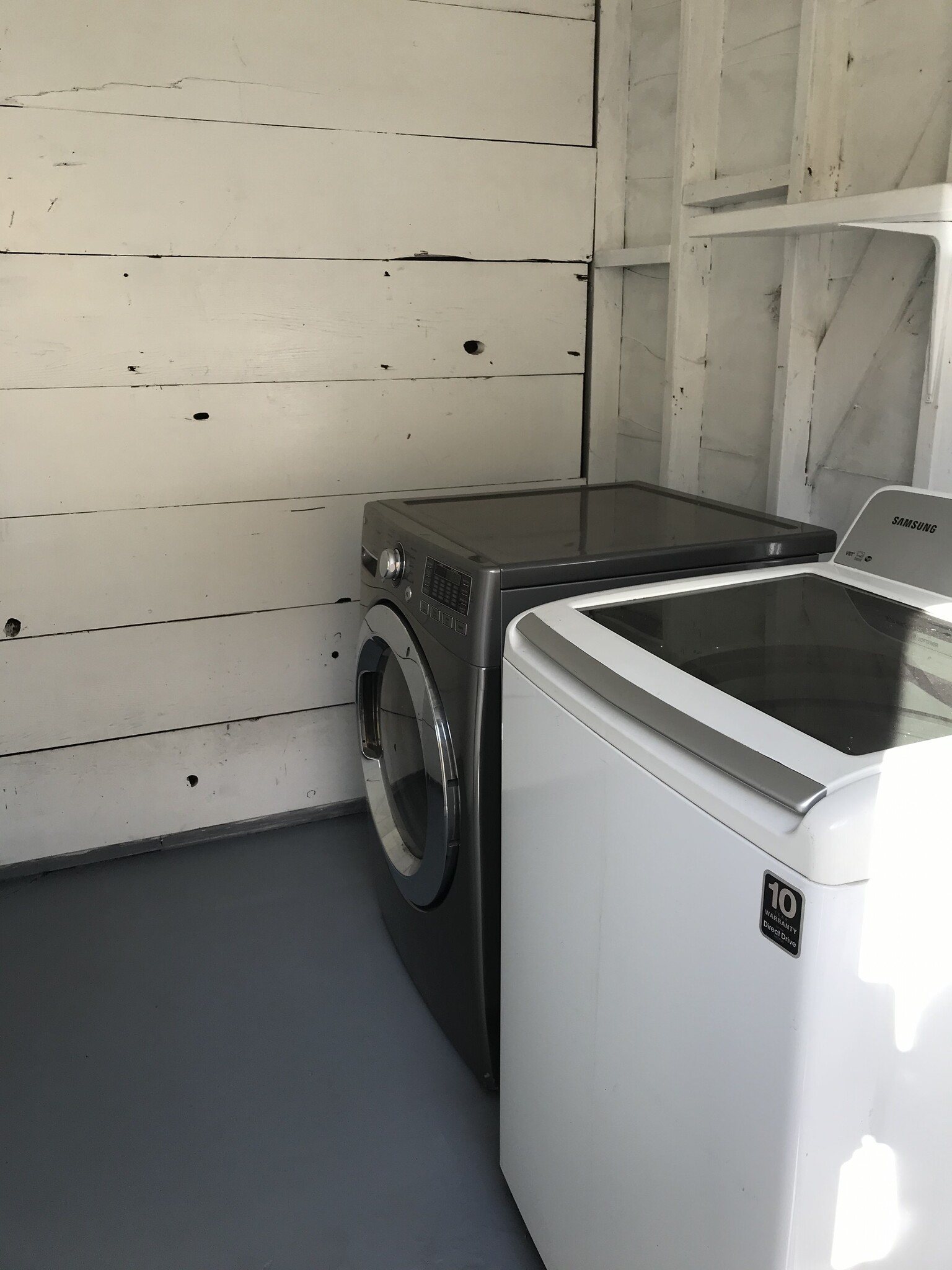 Private Laundry Room - 10857 Jefferson Blvd