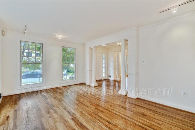 Building Photo - 1805 N Adams St