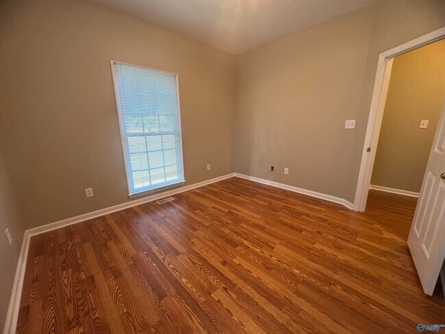 Building Photo - 109 Simmons Dr