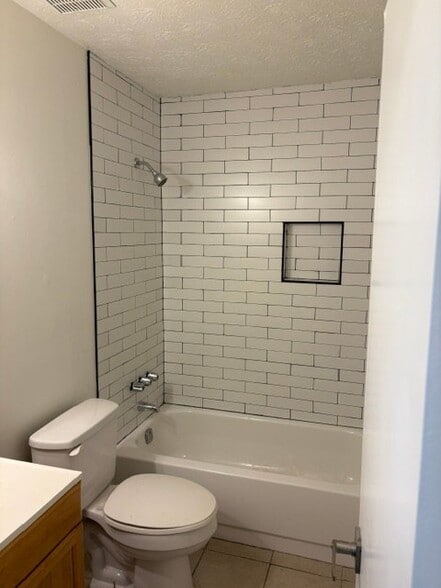 Building Photo - 4610 Greenbriar Trail SW