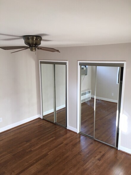 bed room - 1593 N Colonial Terrace