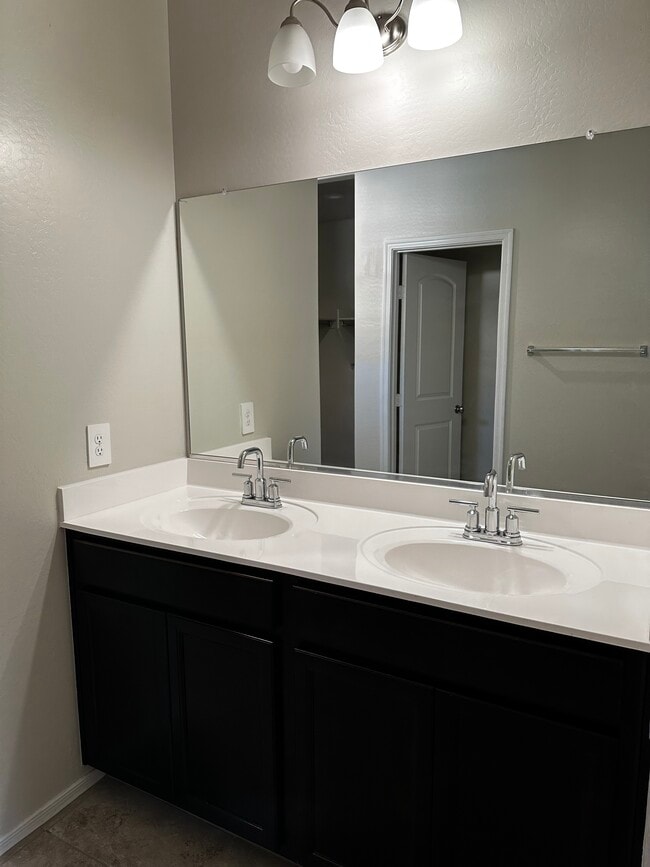 Building Photo - 35288 W San Alvarez Ave