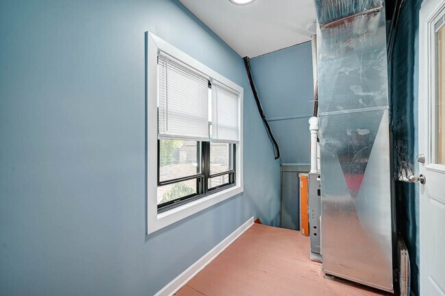 Building Photo - 2525 W Haddon Ave
