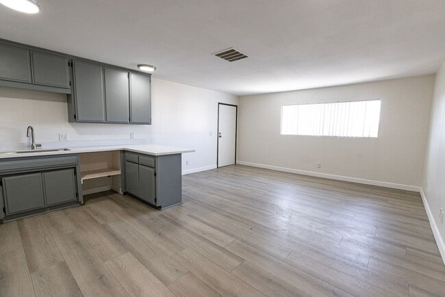 Building Photo - 6003 Craner Ave