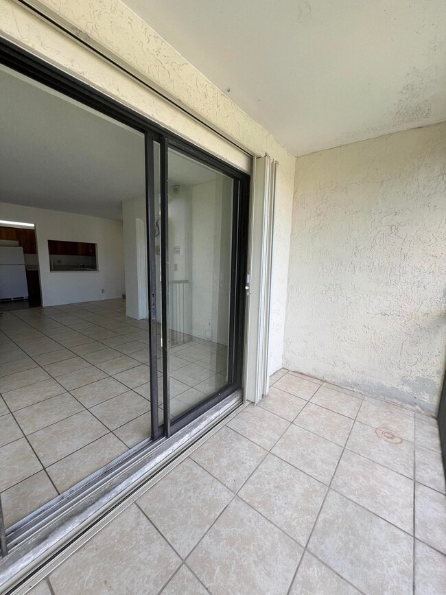 Building Photo - 706 Sunny Pine Way