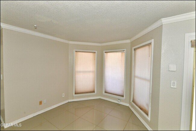Building Photo - 529 Castlerock Ln