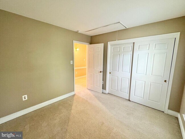 Building Photo - 15407 Skyline Dr