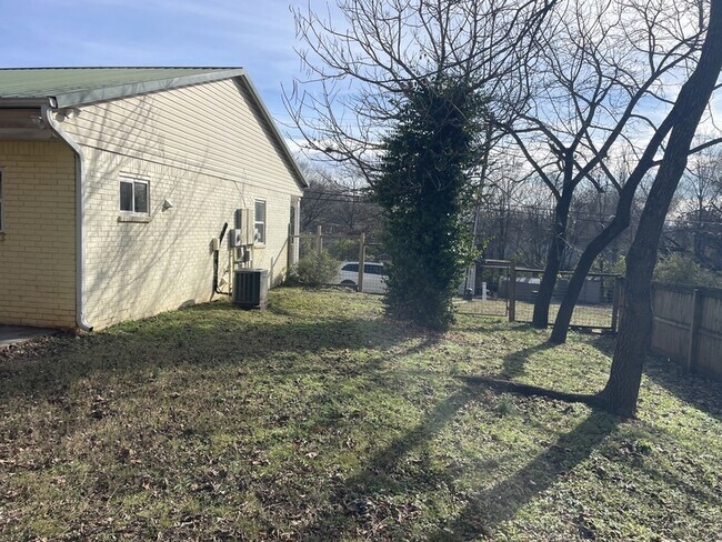 Building Photo - 497 S Wood Ave