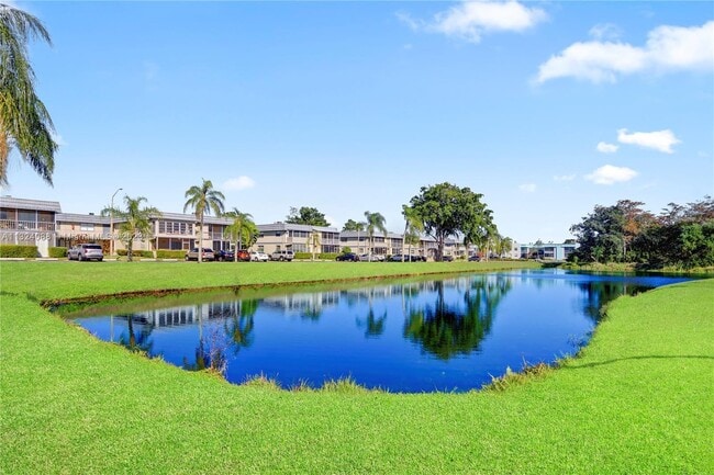 Building Photo - 694 Brittany Park