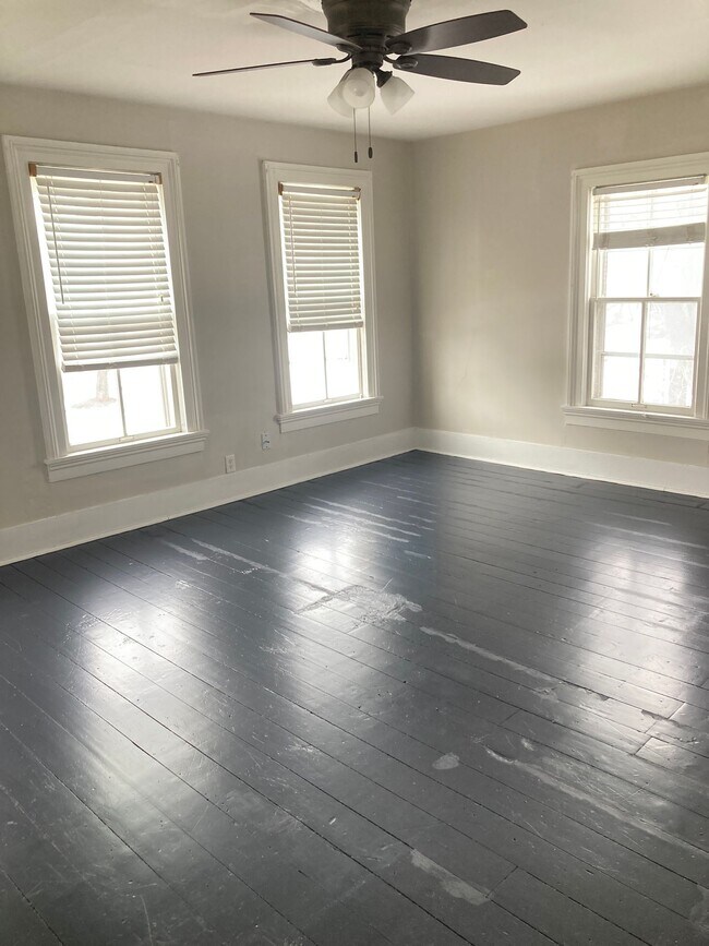 Building Photo - Updated 3 bedroom 1 bath home in downtown Morris