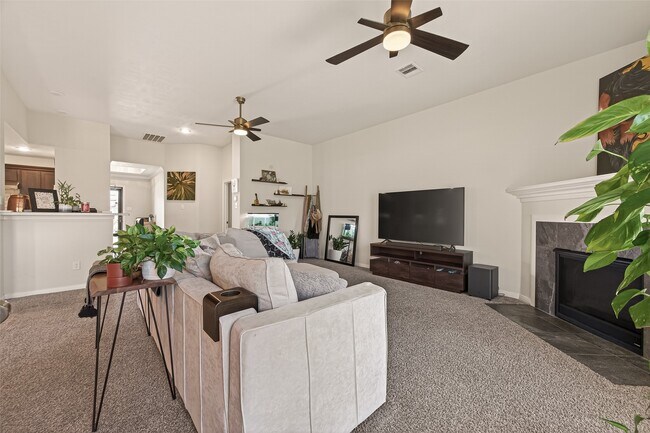 Building Photo - 6546 Grapevine Bend