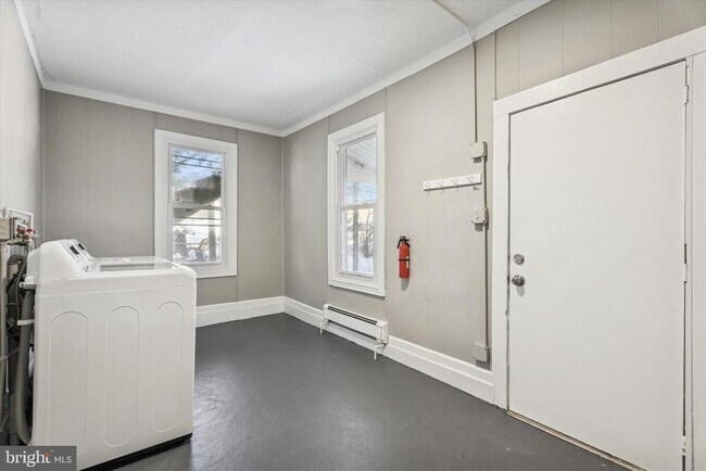 Building Photo - 210 2nd Ave