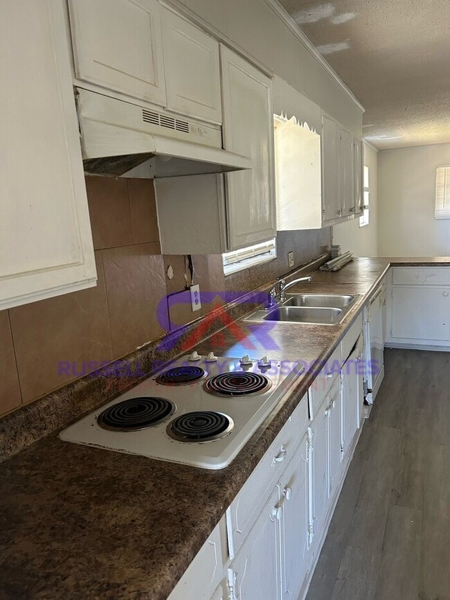 Building Photo - All Brick Bessemer Home!