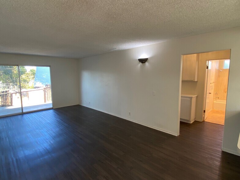 Building Photo - 1028 Sapote Ct