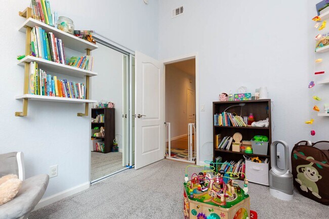 Building Photo - 4 Bed, 2 Bath - Sorrento Mesa Single Famil...