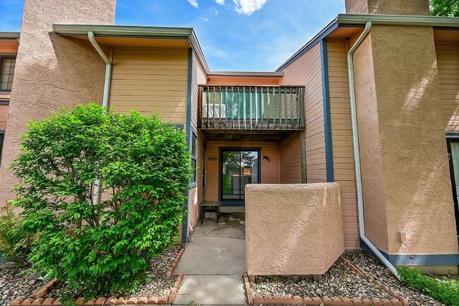 Building Photo - 3 Bed/1.5 Bath - Townhome in Colorado Spri...
