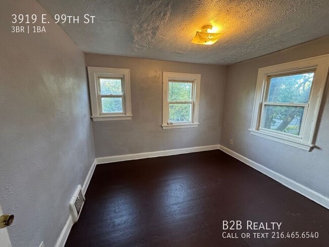 Building Photo - 3919 E 99th St