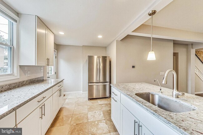 Building Photo - 627 Lamont St NW